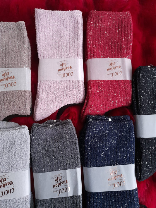 Με ασημοκλωστή... πολύ θηλυκές...