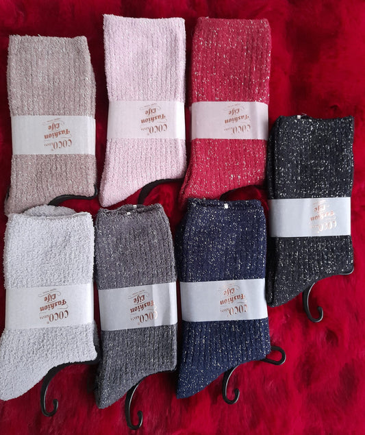 Με ασημοκλωστή... πολύ θηλυκές...