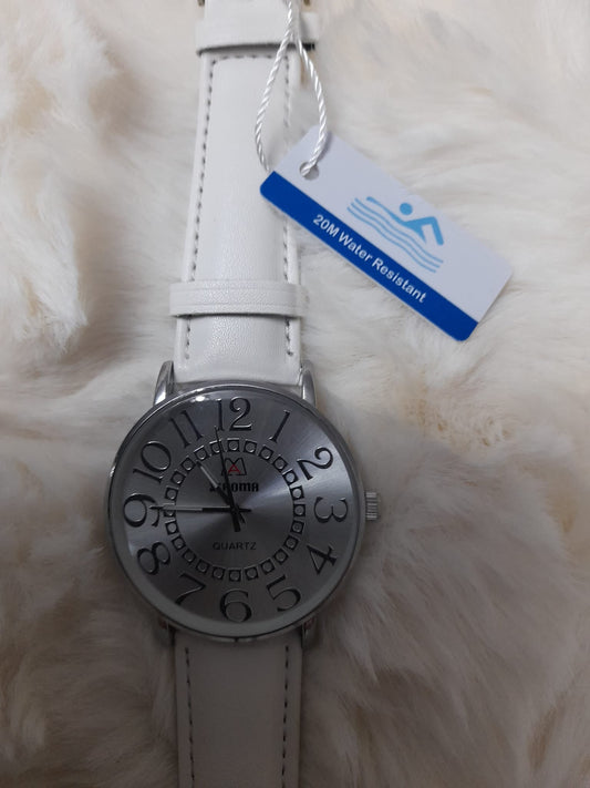 Λεύκο με ασημί λεπτομέρειες