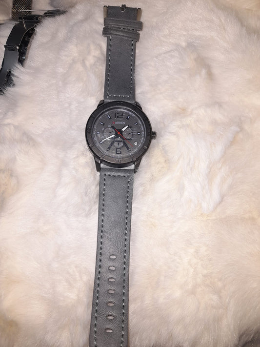 Γκρι τόνοι σε όλο το ρολόι.