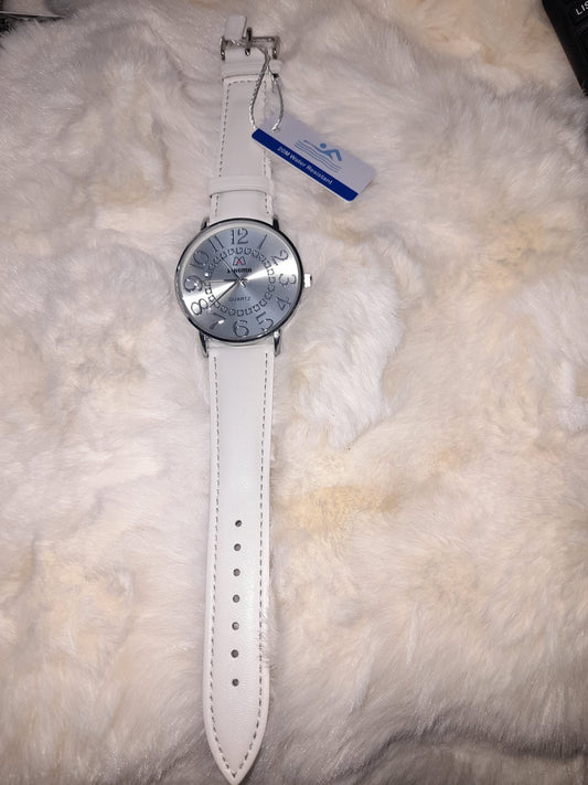 Λεύκο με ασημί λεπτομέρειες