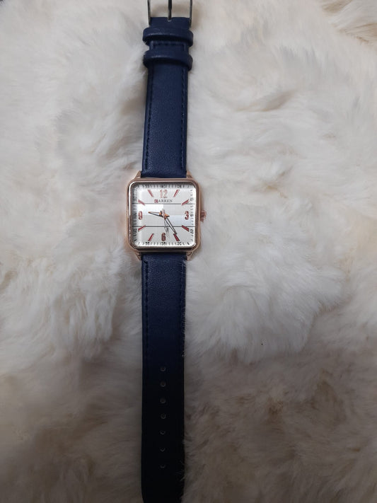 Μπλε της νύχτας με τετράγωνο καντράν.