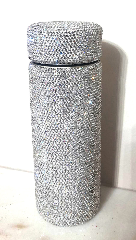 Θερμό μπουκάλι με στρας, σε ασημί χρώμα.