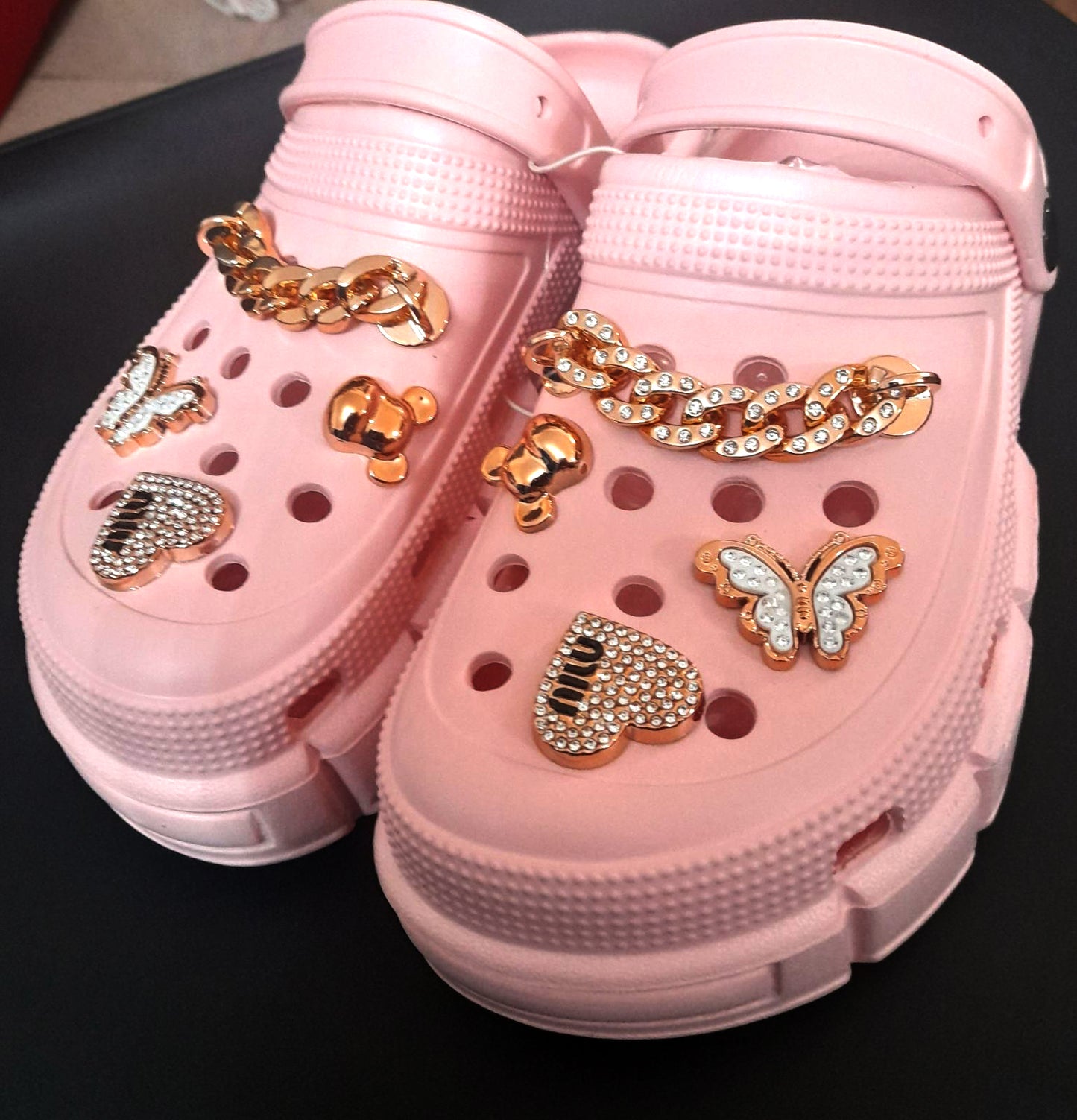 Τύπου crocs Με charms ρόζ