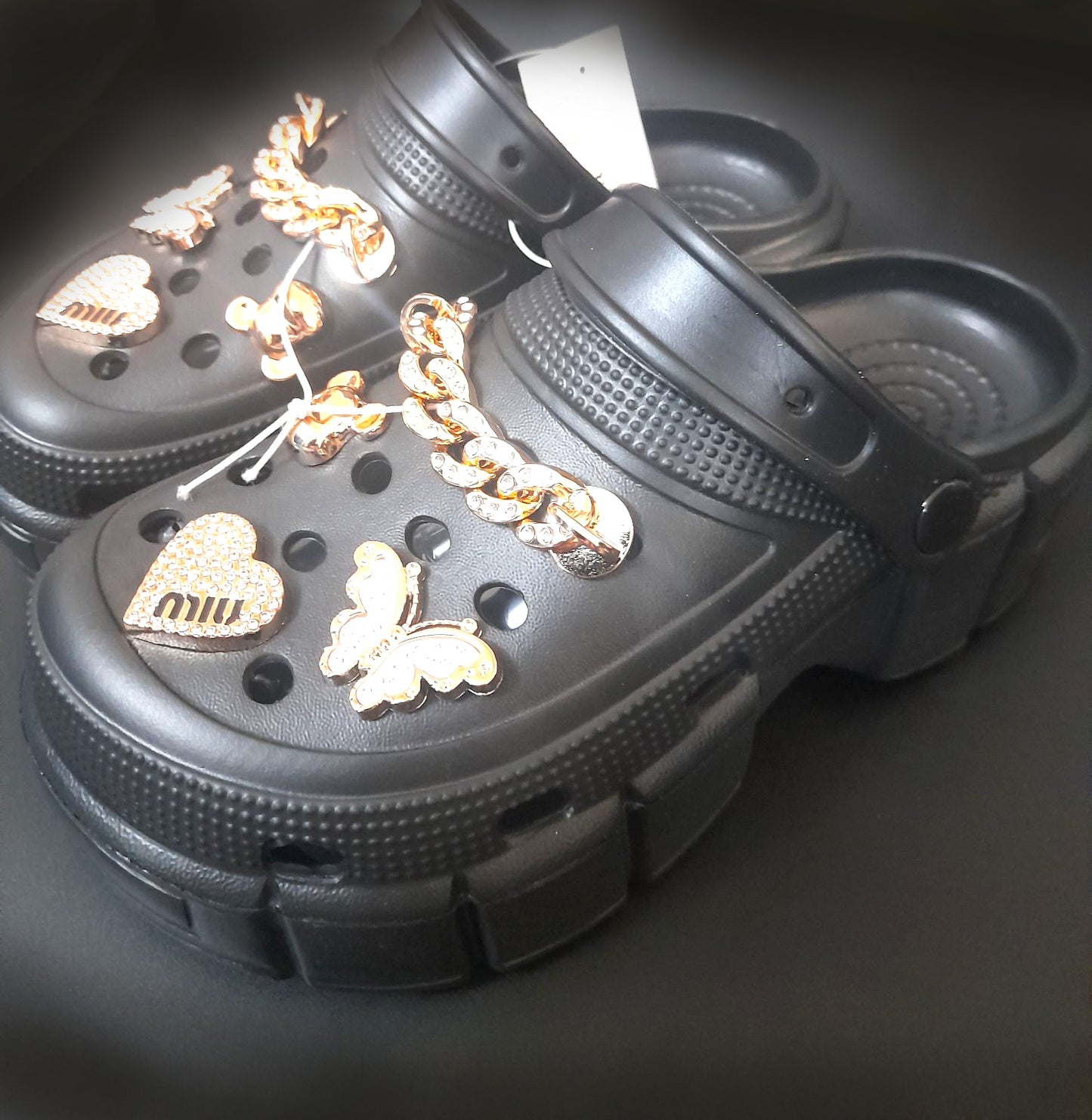 Τύπου crocs Με charms μαύρα